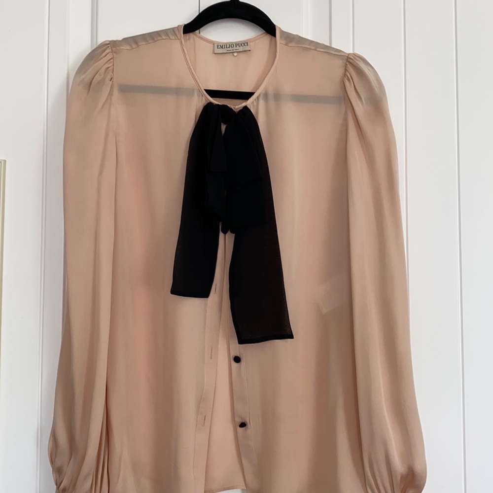Emilio Pucci blush silk blouse w black bow sexy classic Valentine’s Day outfit💗
